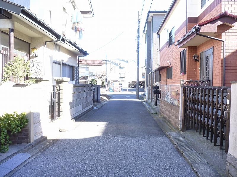 Local photos, including front road. Local (12 May 2013) Shooting