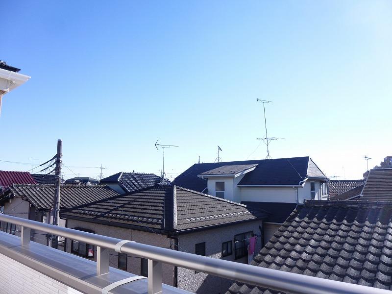 View photos from the dwelling unit. View from the site (December 2013) Shooting