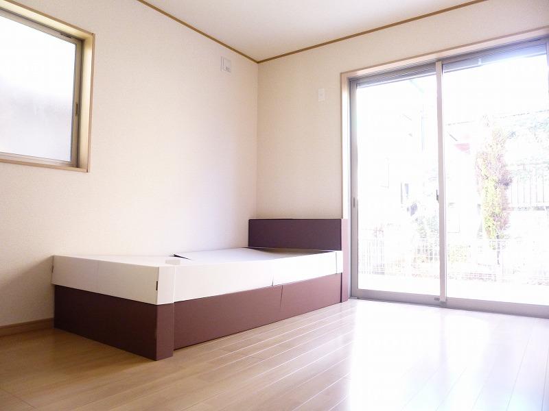 Non-living room. Indoor (12 May 2013) Shooting