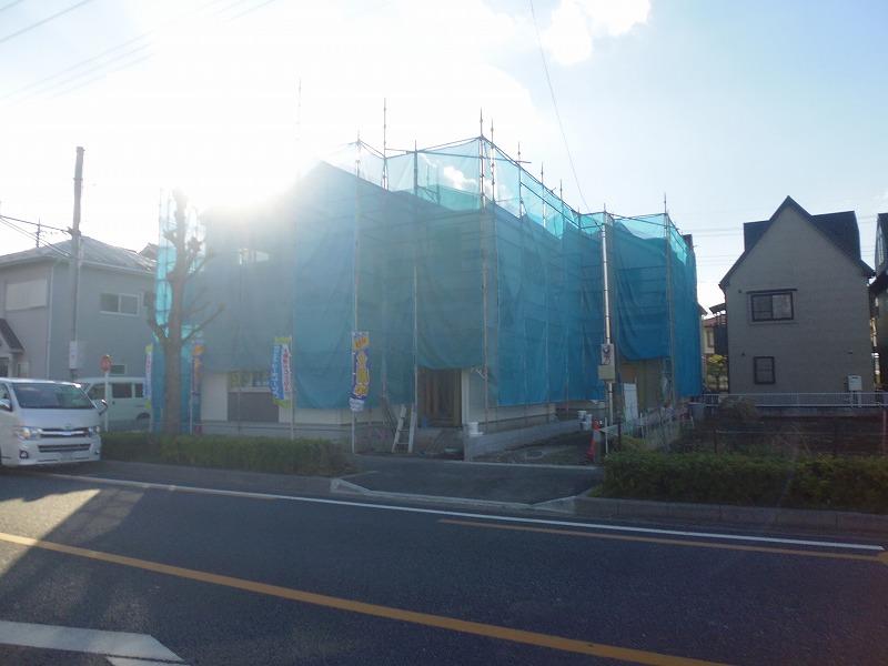 Local photos, including front road. Local (12 May 2013) Shooting