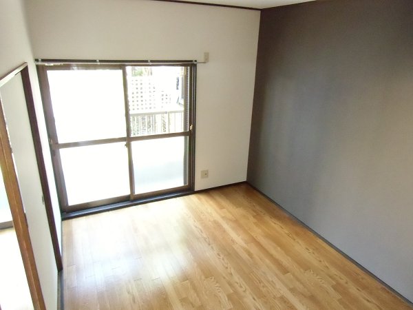 Other room space. Accent Cross is a modern impression.