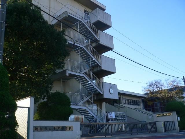 Junior high school. 350m to square junior high school