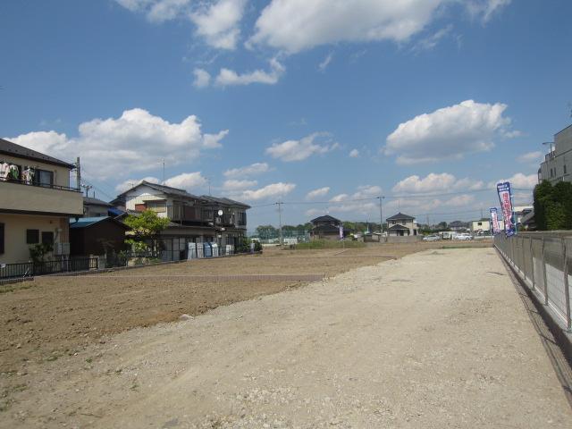 Local photos, including front road. 4 is a land sale of the compartment