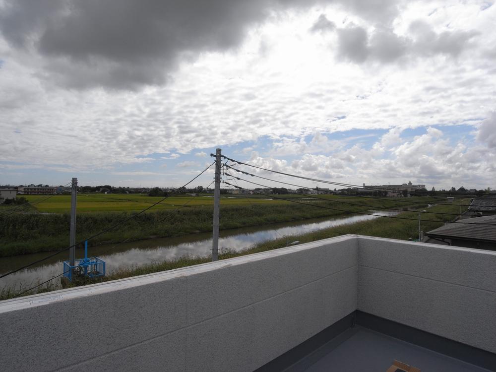 Balcony. Is the view from the rooftop this sense of openness! 