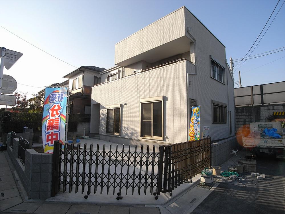 Local appearance photo. Two You can park in parallel! 