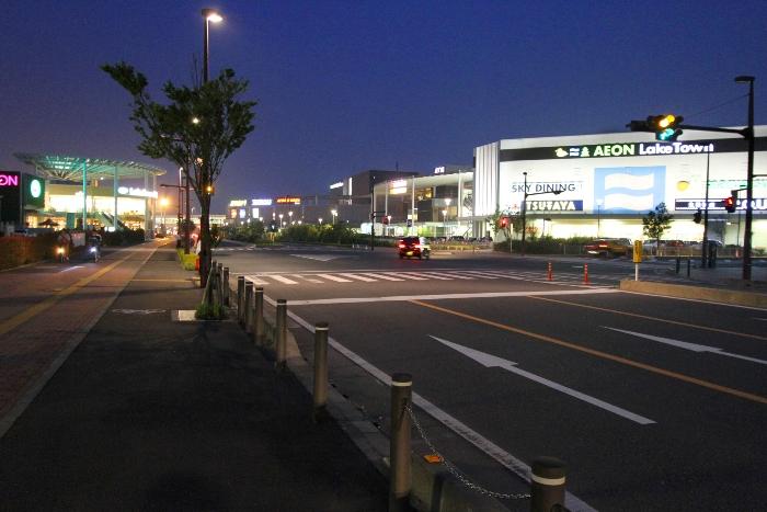Shopping centre. 1400m to Aeon Lake Town