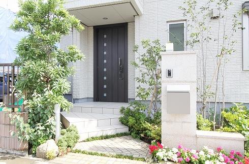 Entrance. No.10-15 Entrance