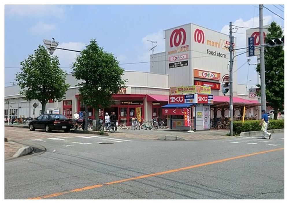 Shopping centre. 560m until Mommy Value