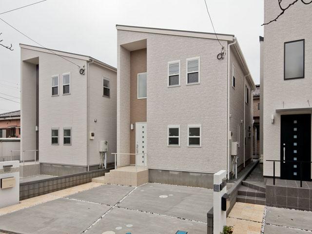 Local appearance photo. 4 Building Car space parallel two