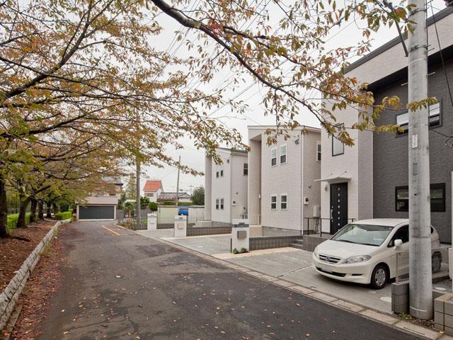 Local appearance photo. Lush living environment