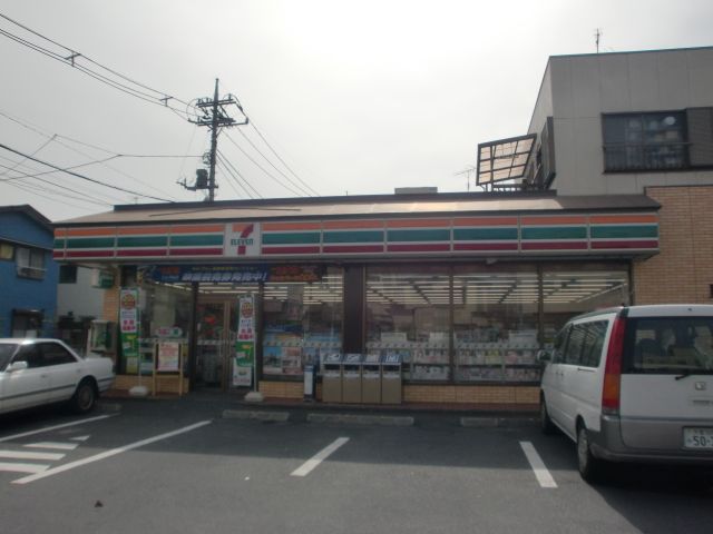 Convenience store. 630m to Seven-Eleven (convenience store)