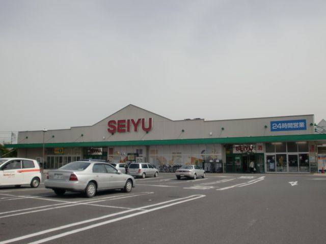 Supermarket. Seiyu to (super) 880m