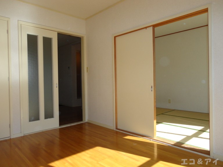 Other room space. Western-style 6 Pledge