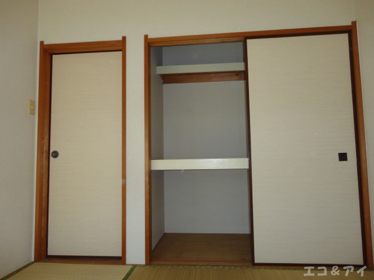 Receipt. Japanese-style room Armoire