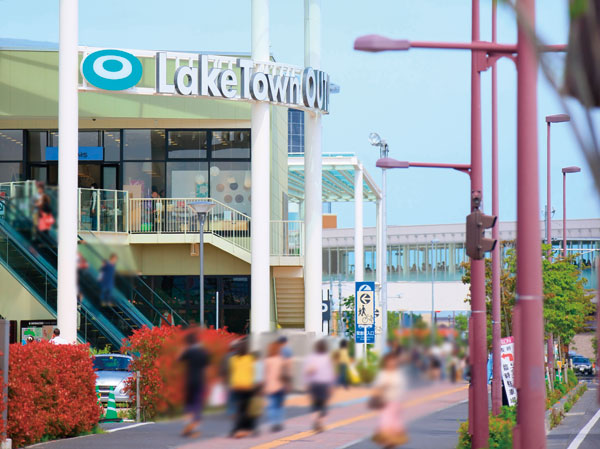 Surrounding environment. Lake Town outlet (7 min walk ・ 540m)