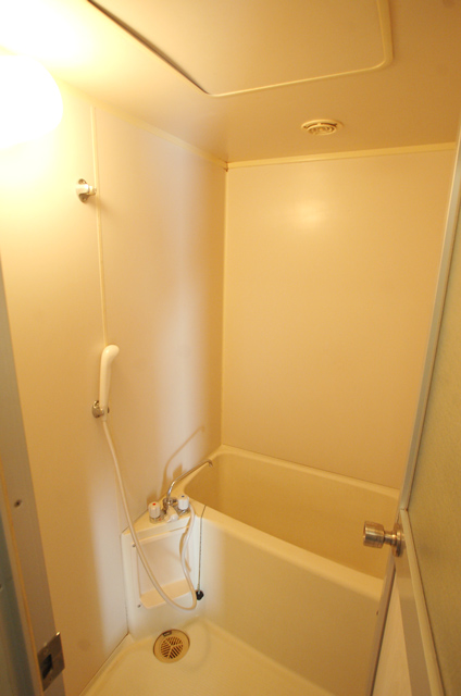 Bath. Every day relaxing in the spacious clean bathrooms