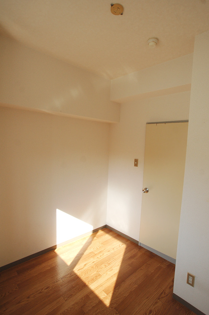 Other room space. Soundly sleep north Western-style until the morning