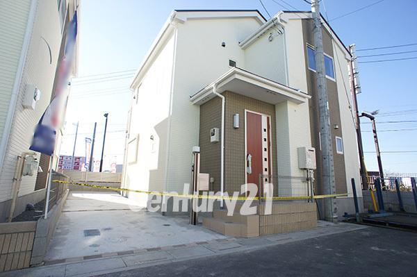 Local appearance photo. 4 Building