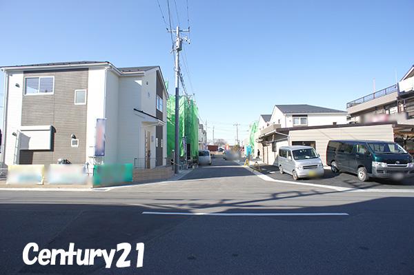 Local photos, including front road. 12 / 25 shooting 