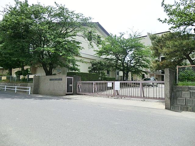 Primary school. Koshigaya Municipal Yasaka to elementary school 340m