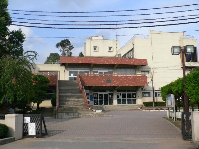Primary school. Koshigaya Municipal Higashikoshigaya to elementary school 1190m