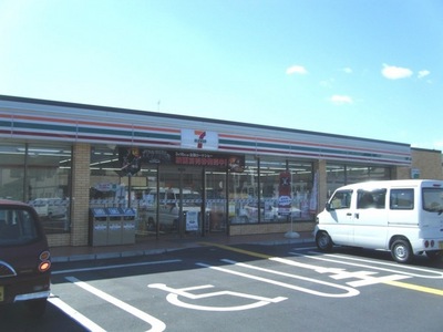 Convenience store. 460m to Seven-Eleven (convenience store)
