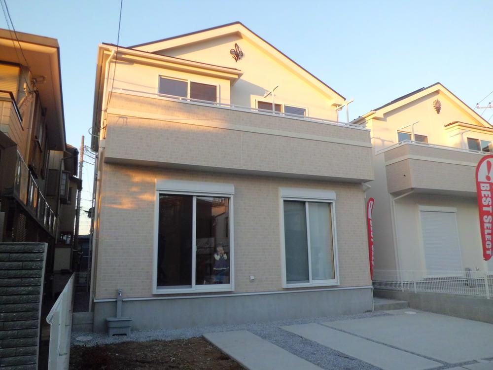 Local appearance photo. Local (12 May 2013) Shooting