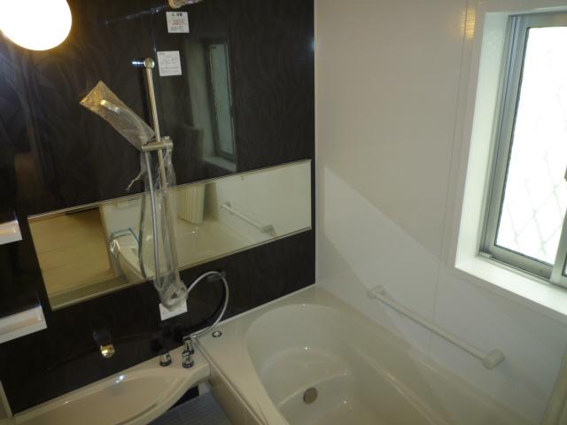 Same specifications photo (bathroom)