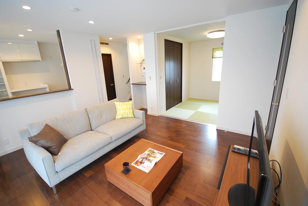 Living. 5-11 No. land appearance (May 2013 shooting)