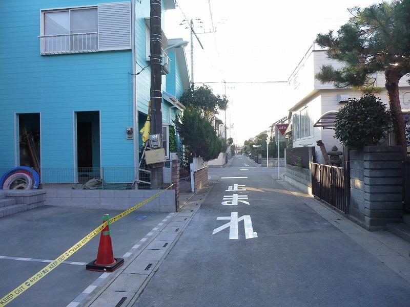 Local photos, including front road. Local (11 May 2013) Shooting