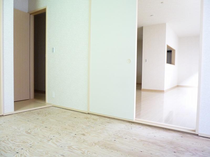 Non-living room. Indoor (11 May 2013) Shooting