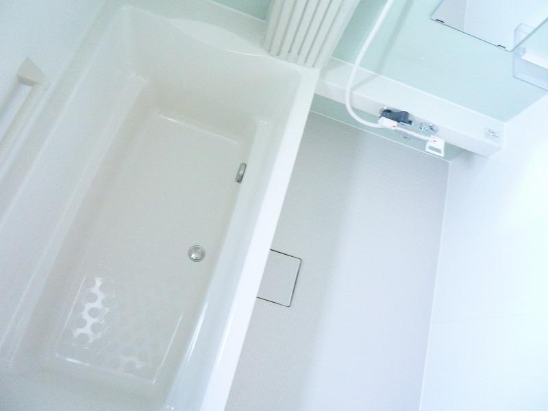 Bathroom. Indoor (11 May 2013) Shooting