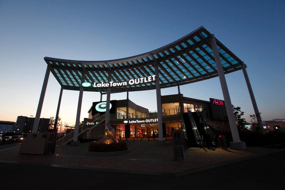 Shopping centre. 1250m to Aeon Lake Town outlet