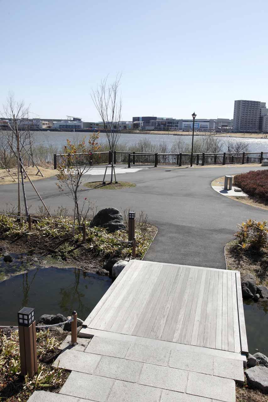 park. 410m to Lake Town lakeside Forest Park