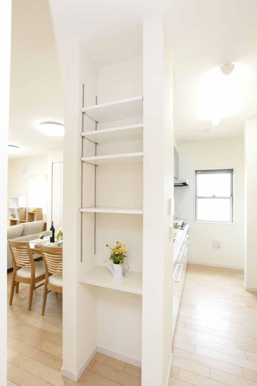 Model house photo. Storage shelves of the kitchen next to [natural ・ Season] 