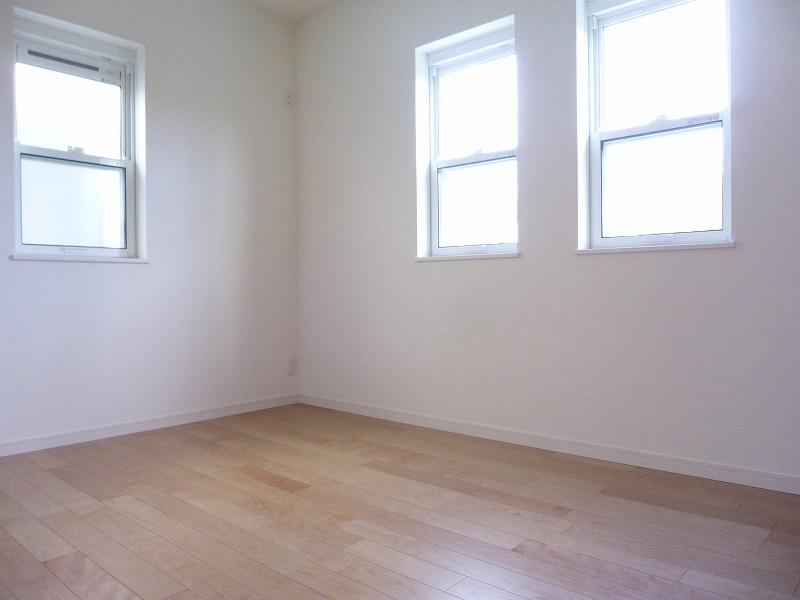 Non-living room. Indoor (12 May 2013) Shooting