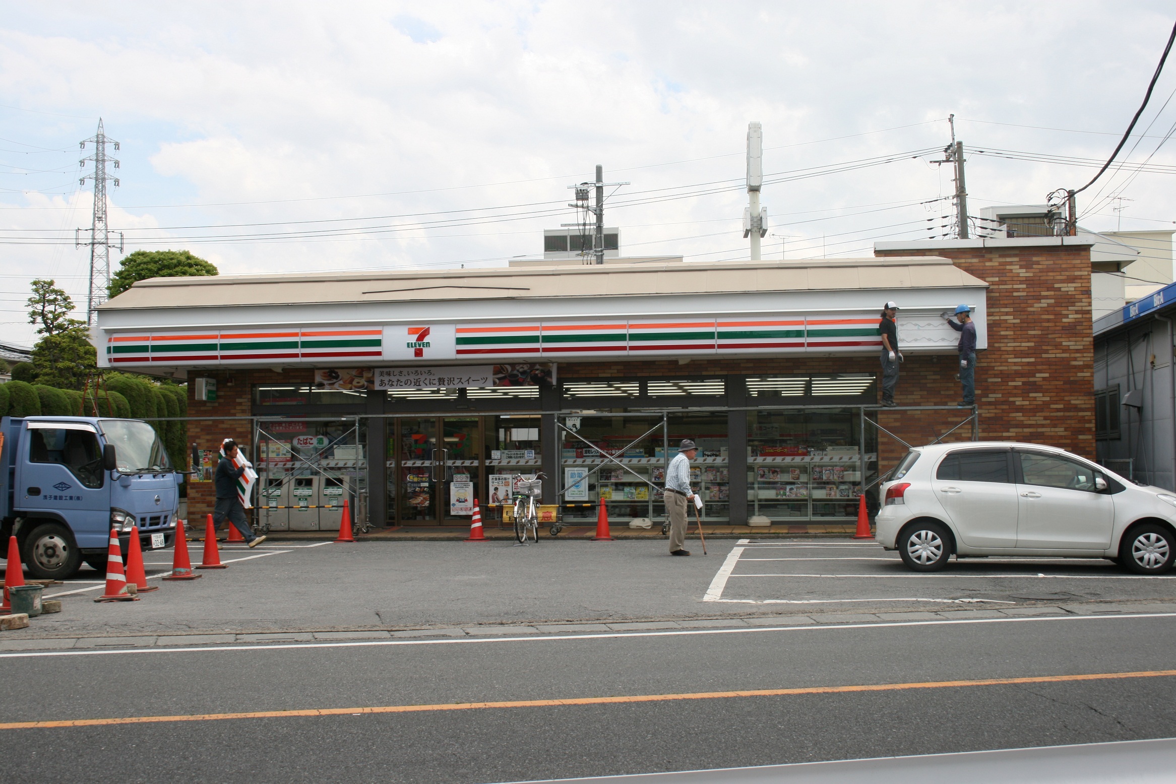 Convenience store. Seven-Eleven Koshigaya Nishiguchi store up (convenience store) 230m