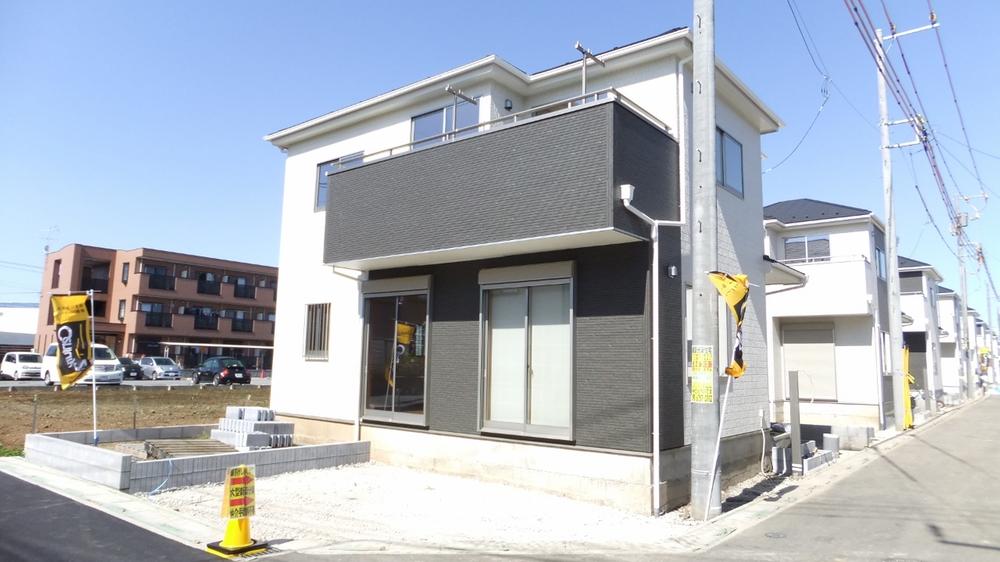 Local appearance photo. A quiet residential area! Calm living environment heal daily fatigue! Corner lot ・ In all the living room facing south, Daylighting ・ Ventilation is good!