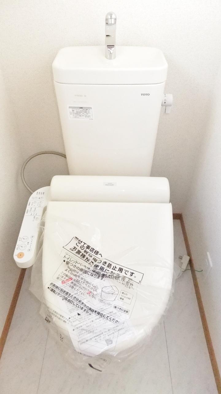 Toilet. First floor and with shower toilet on the second floor! Fear It is no longer to come down to the first floor is happening in the middle of the night