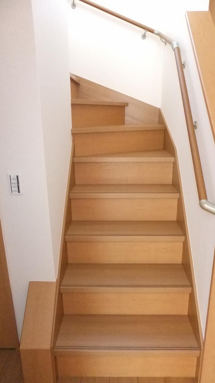 Other. It is equipped with a barrier-free handrail on stairs, It is very safe for children!