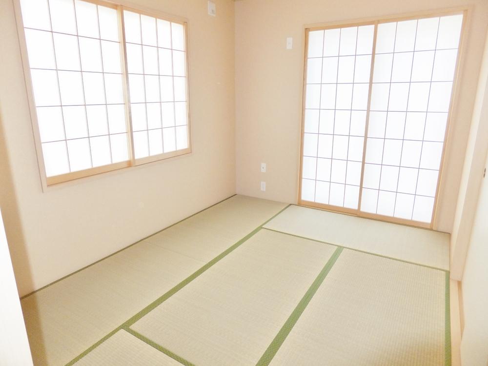 Non-living room. Relaxed daily in the scent of Japanese-style room of rush! And closet with, Storage Easy!