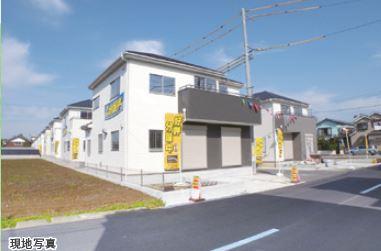 Local photos, including front road. A quiet residential area that has been Readjustment!