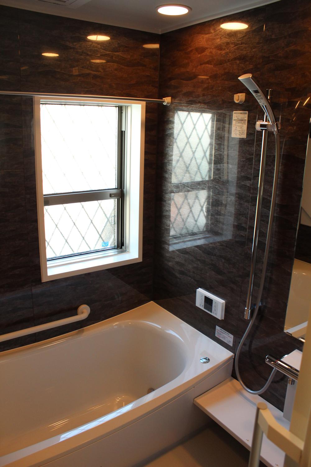 Bathroom. Luxury plenty! Downlight lighting