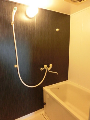 Bath. ☆ Stylish accent Cross bathroom ☆