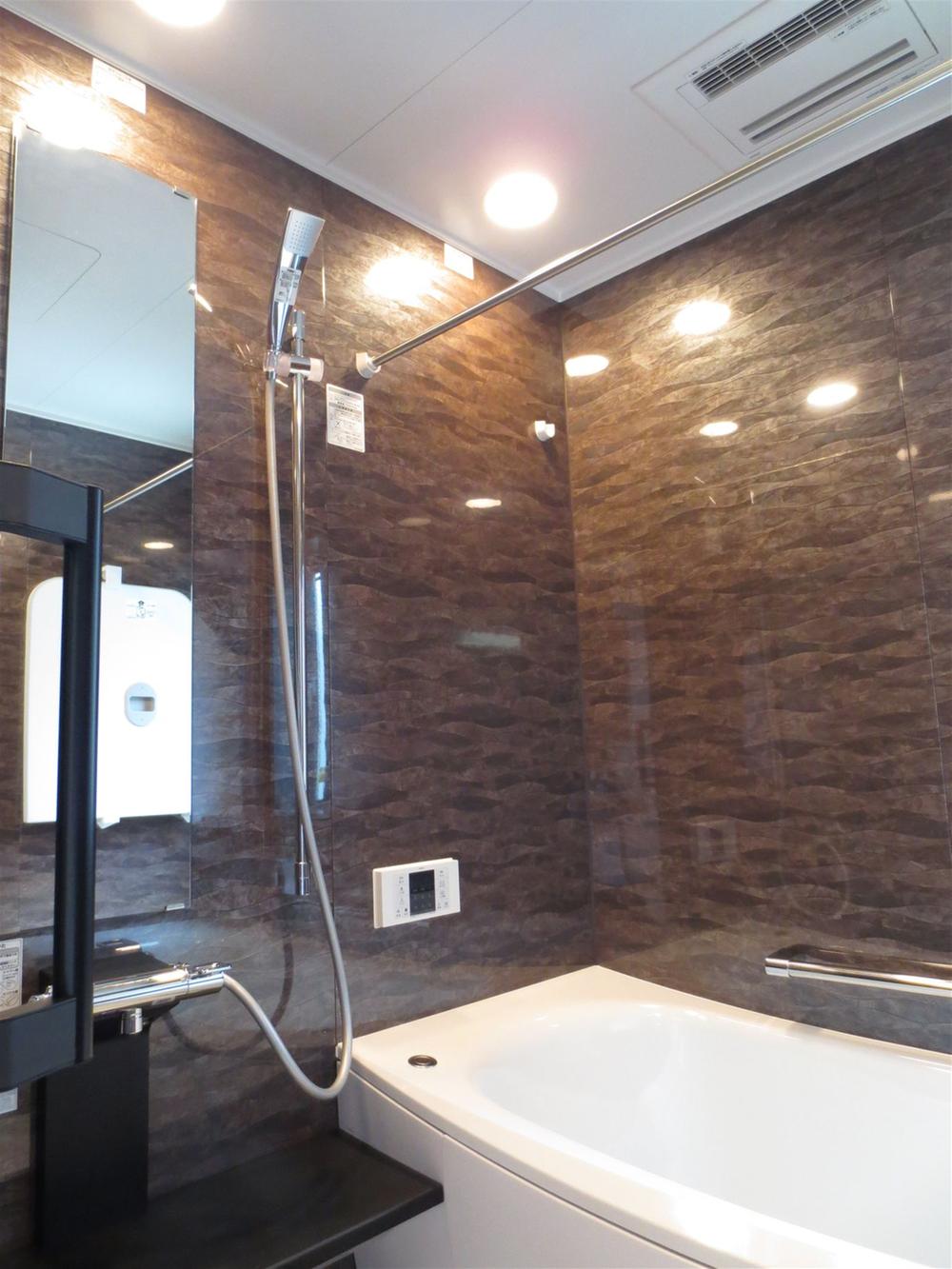 Bathroom. Down-lit unit bus. Of course, It is with a bathroom dryer. 