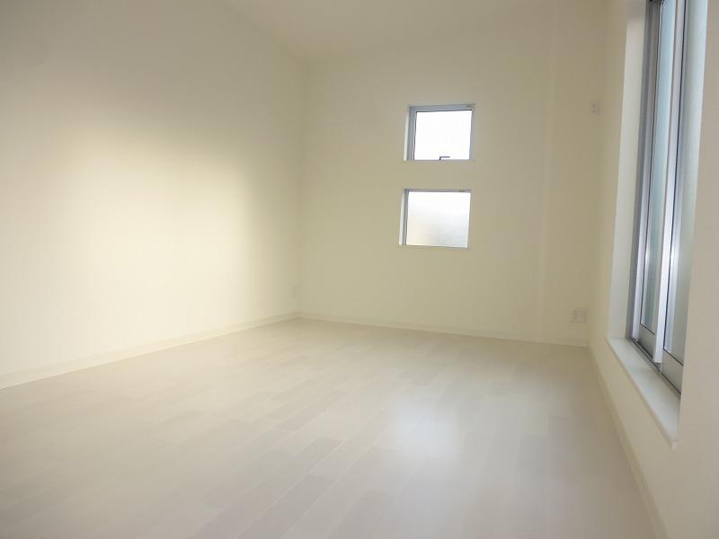 Non-living room. Indoor (12 May 2013) Shooting