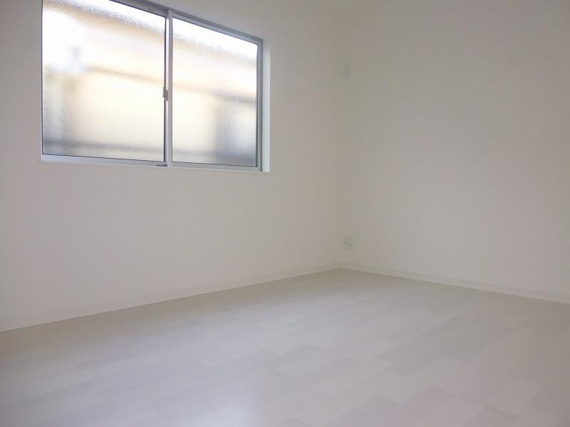 Non-living room. Indoor (12 May 2013) Shooting