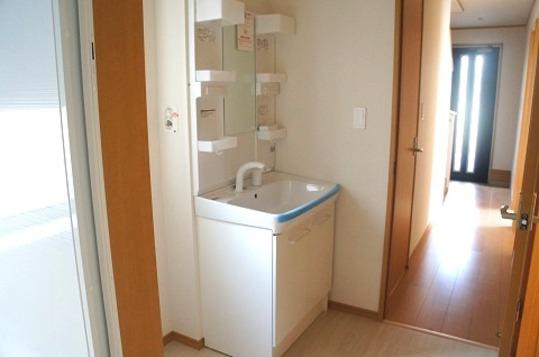 Wash basin, toilet. Wash