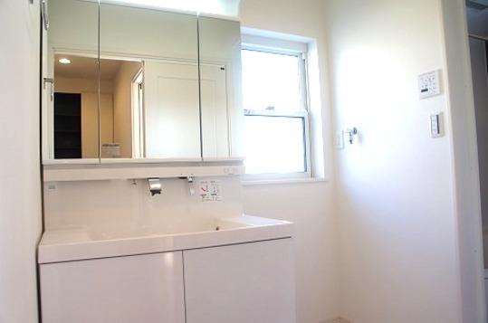 Wash basin, toilet. Wash