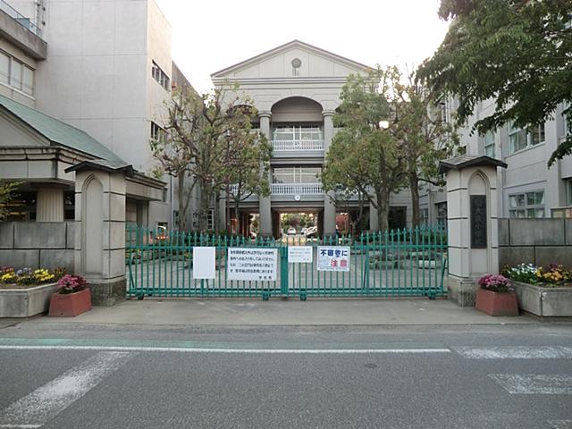 Primary school. Koshigaya Municipal large bag up to elementary school 770m